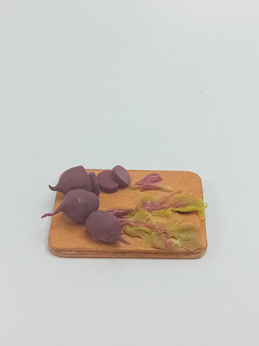 1:12 scale beetroot full & sliced on a wooden chopping board 5cm x 4cm
